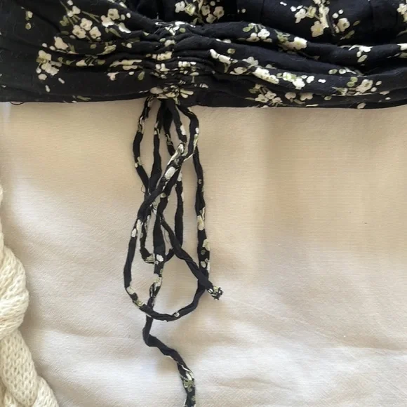 Black Floral Drawstring Ruched Crop Top - Picture 3 of 3